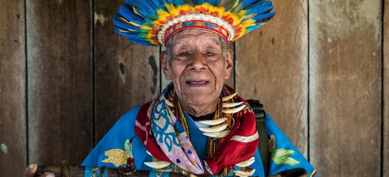 Taita Querubín, cien años tomando yagé: «Tengo que amanecer defendiendo la vida»